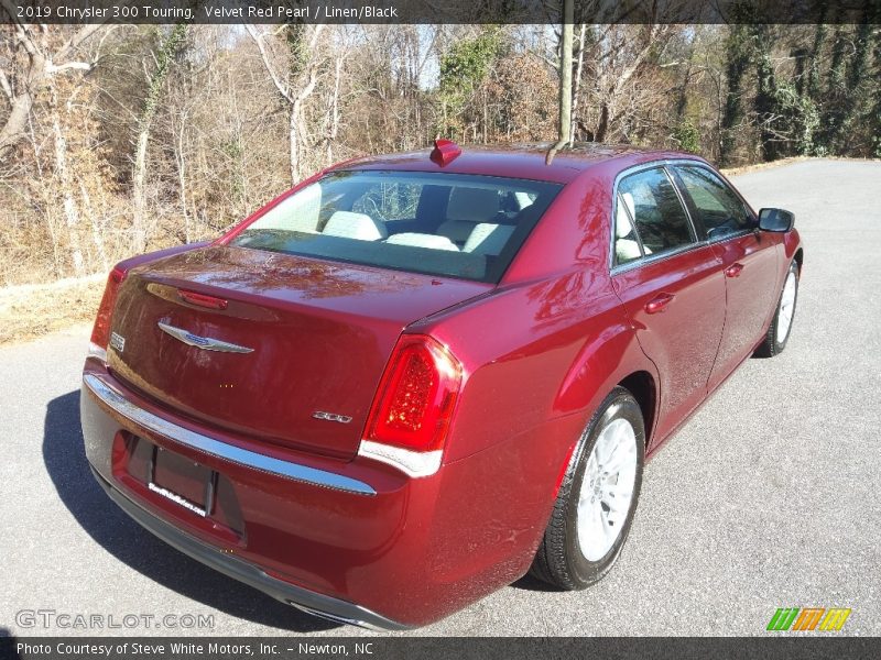 Velvet Red Pearl / Linen/Black 2019 Chrysler 300 Touring