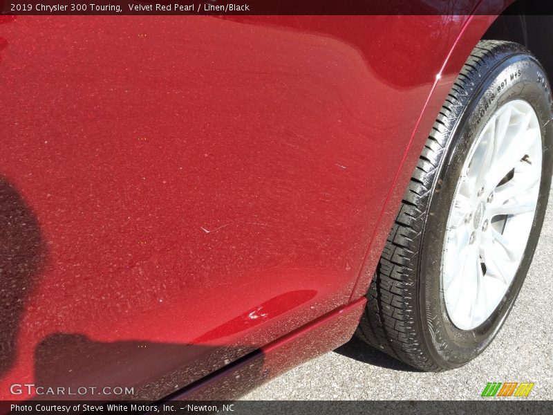 Velvet Red Pearl / Linen/Black 2019 Chrysler 300 Touring