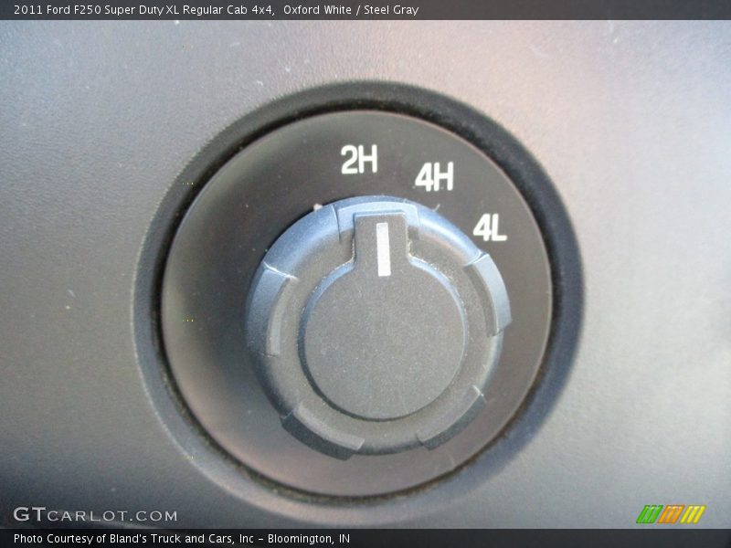 Oxford White / Steel Gray 2011 Ford F250 Super Duty XL Regular Cab 4x4