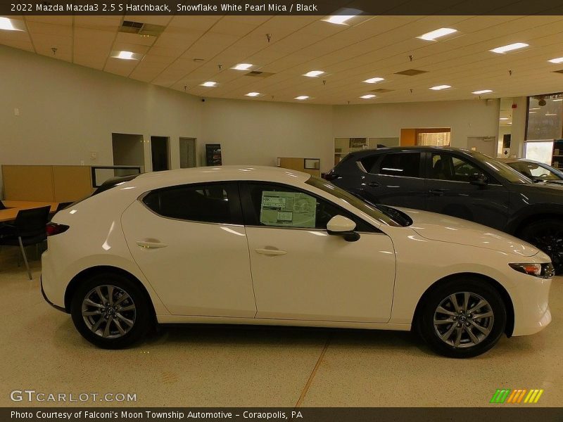 Snowflake White Pearl Mica / Black 2022 Mazda Mazda3 2.5 S Hatchback