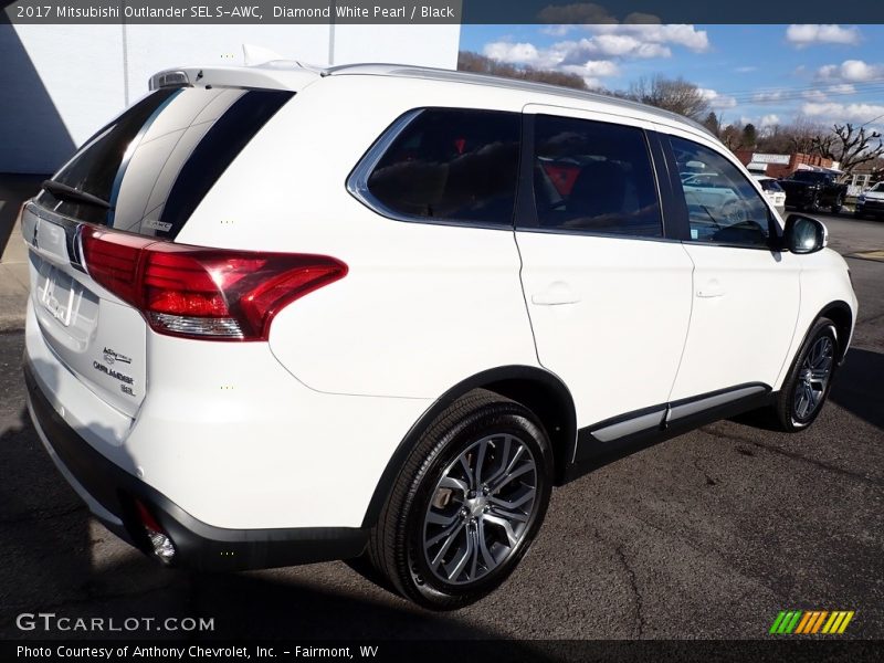 Diamond White Pearl / Black 2017 Mitsubishi Outlander SEL S-AWC