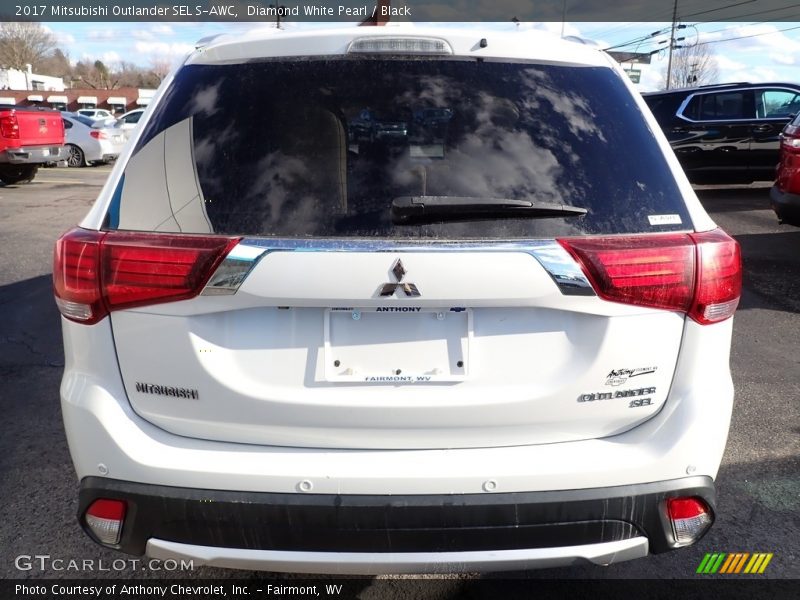 Diamond White Pearl / Black 2017 Mitsubishi Outlander SEL S-AWC