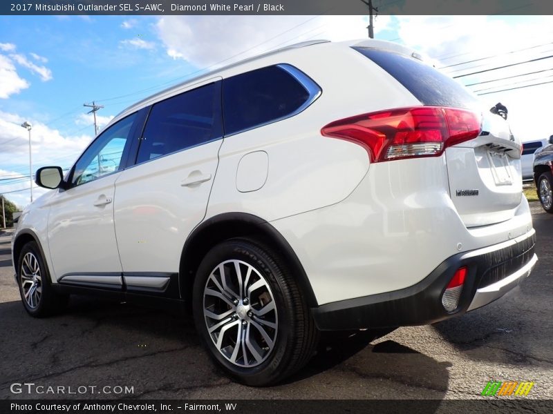 Diamond White Pearl / Black 2017 Mitsubishi Outlander SEL S-AWC