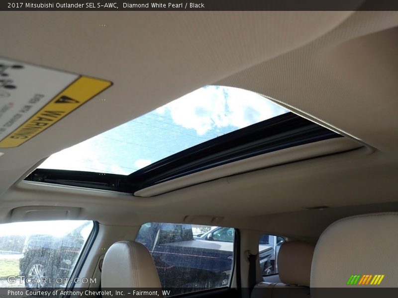 Diamond White Pearl / Black 2017 Mitsubishi Outlander SEL S-AWC