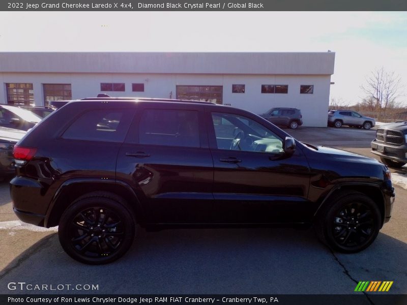 Diamond Black Crystal Pearl / Global Black 2022 Jeep Grand Cherokee Laredo X 4x4