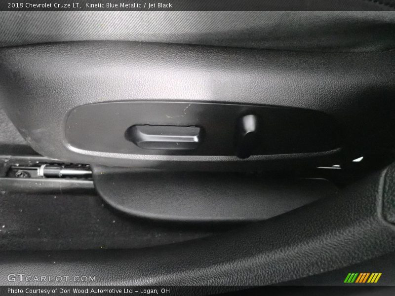 Kinetic Blue Metallic / Jet Black 2018 Chevrolet Cruze LT