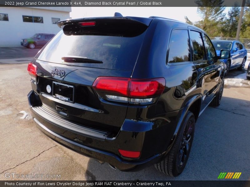 Diamond Black Crystal Pearl / Global Black 2022 Jeep Grand Cherokee Laredo X 4x4