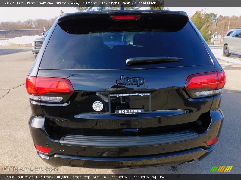 Diamond Black Crystal Pearl / Global Black 2022 Jeep Grand Cherokee Laredo X 4x4