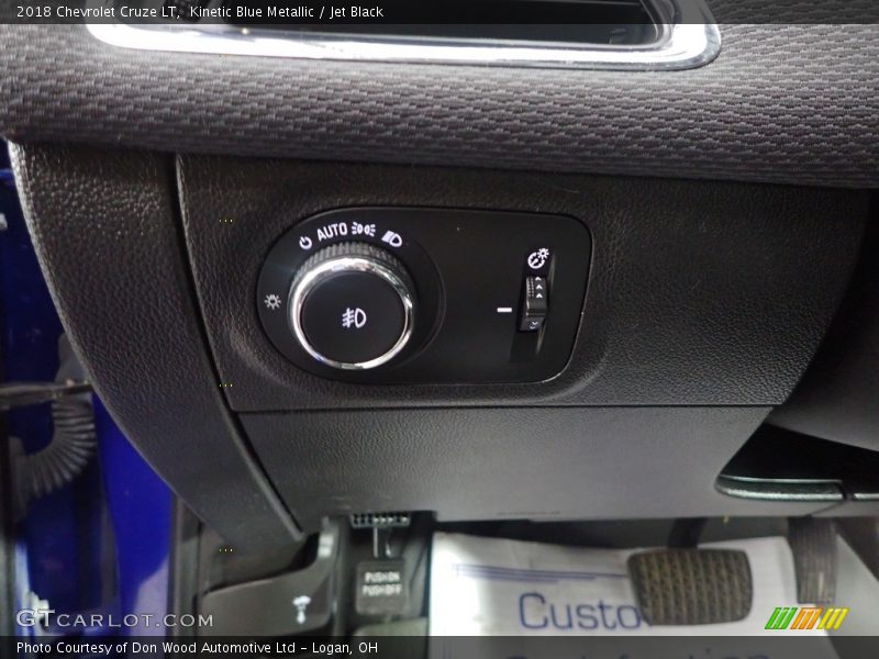 Kinetic Blue Metallic / Jet Black 2018 Chevrolet Cruze LT
