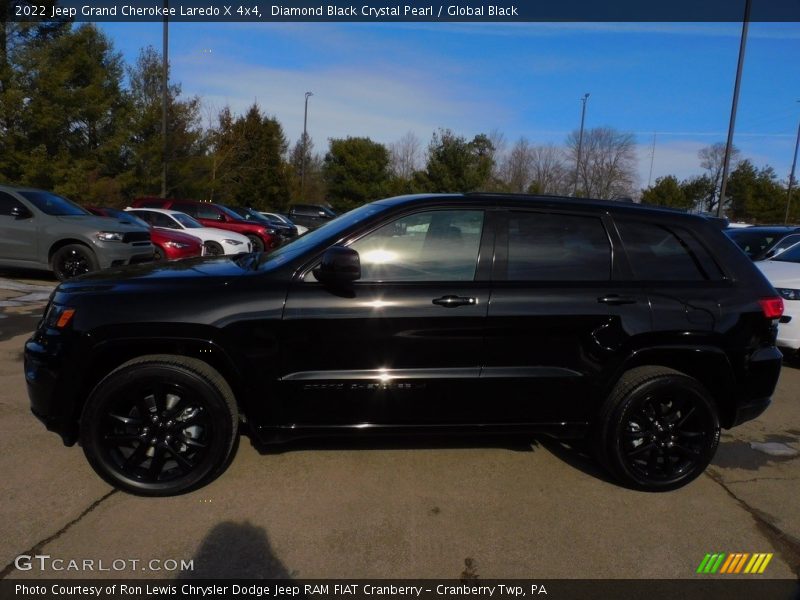 Diamond Black Crystal Pearl / Global Black 2022 Jeep Grand Cherokee Laredo X 4x4