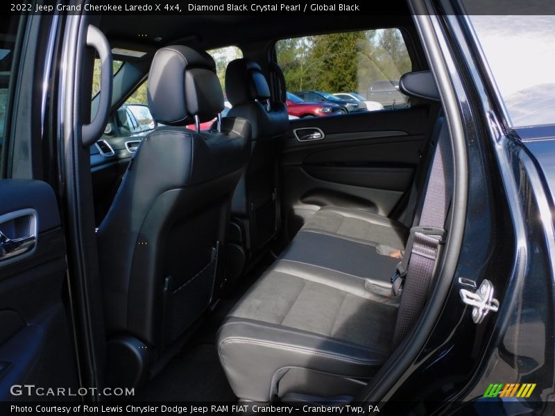 Diamond Black Crystal Pearl / Global Black 2022 Jeep Grand Cherokee Laredo X 4x4