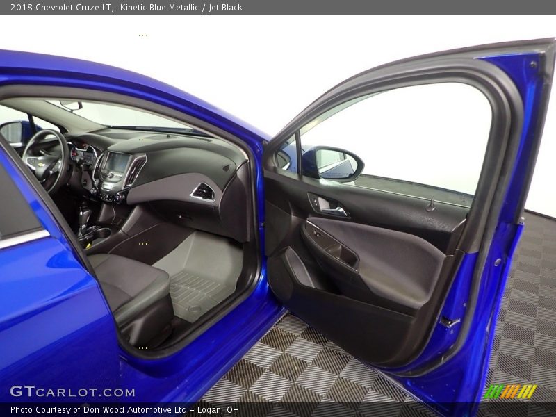 Kinetic Blue Metallic / Jet Black 2018 Chevrolet Cruze LT