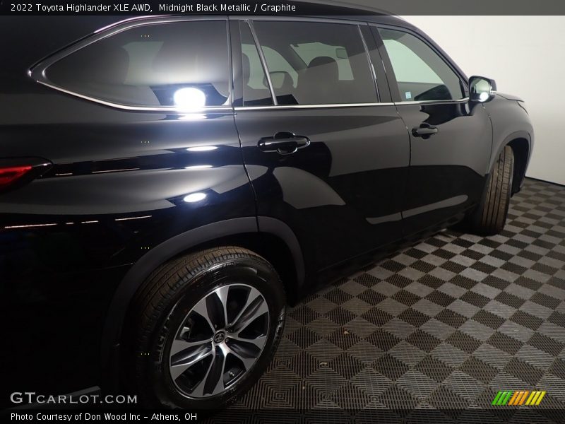 Midnight Black Metallic / Graphite 2022 Toyota Highlander XLE AWD