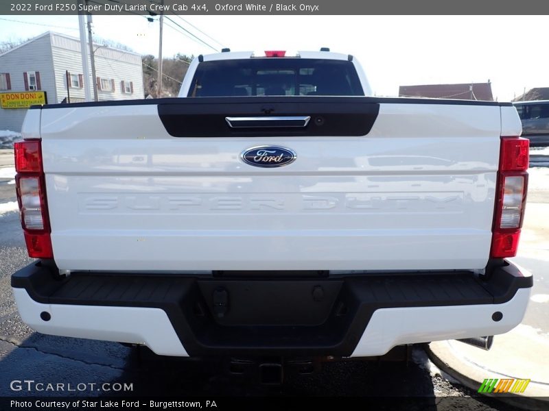 Oxford White / Black Onyx 2022 Ford F250 Super Duty Lariat Crew Cab 4x4