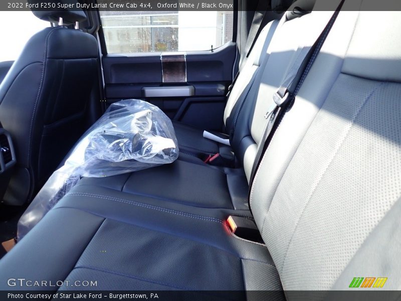 Oxford White / Black Onyx 2022 Ford F250 Super Duty Lariat Crew Cab 4x4