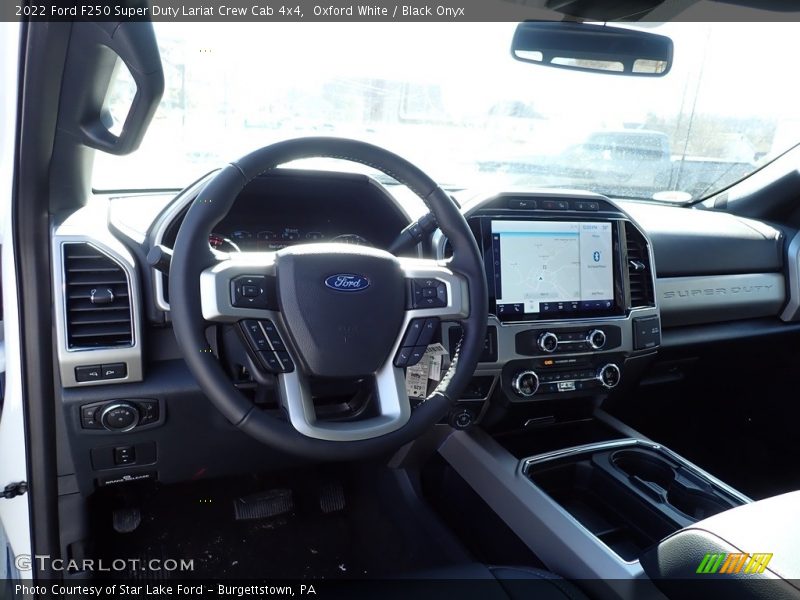 Oxford White / Black Onyx 2022 Ford F250 Super Duty Lariat Crew Cab 4x4