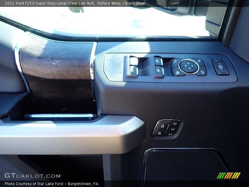 Oxford White / Black Onyx 2022 Ford F250 Super Duty Lariat Crew Cab 4x4