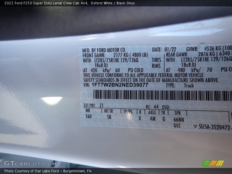 Oxford White / Black Onyx 2022 Ford F250 Super Duty Lariat Crew Cab 4x4