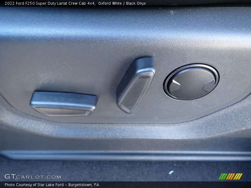 Oxford White / Black Onyx 2022 Ford F250 Super Duty Lariat Crew Cab 4x4