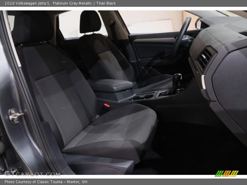 Platinum Gray Metallic / Titan Black 2019 Volkswagen Jetta S