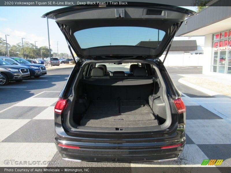 Deep Black Pearl / Titan Black 2020 Volkswagen Tiguan SE R-Line Black