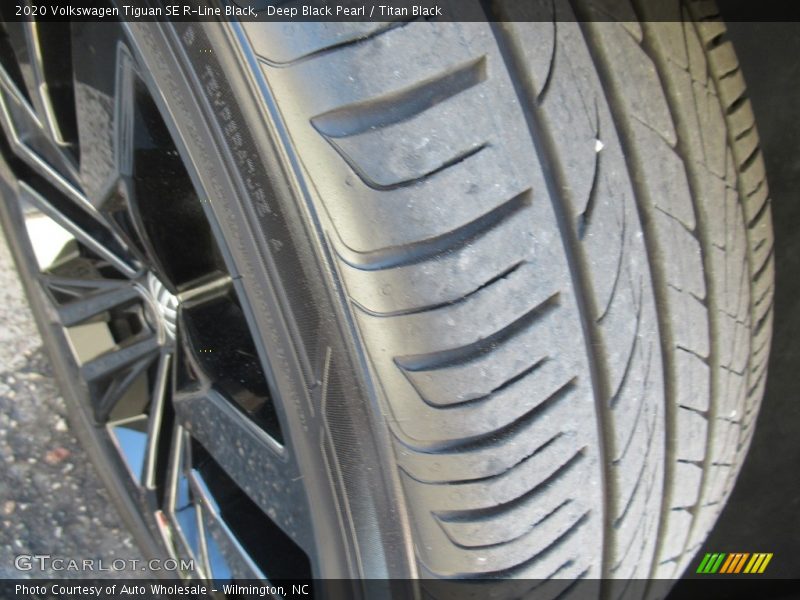 Deep Black Pearl / Titan Black 2020 Volkswagen Tiguan SE R-Line Black