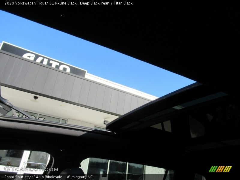 Deep Black Pearl / Titan Black 2020 Volkswagen Tiguan SE R-Line Black