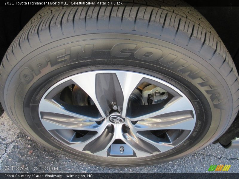 Celestial Silver Metallic / Black 2021 Toyota Highlander Hybrid XLE