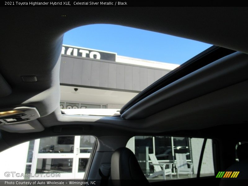Celestial Silver Metallic / Black 2021 Toyota Highlander Hybrid XLE