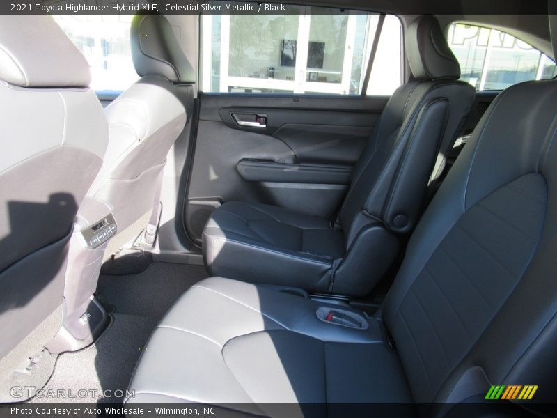 Celestial Silver Metallic / Black 2021 Toyota Highlander Hybrid XLE