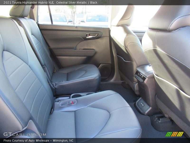Celestial Silver Metallic / Black 2021 Toyota Highlander Hybrid XLE