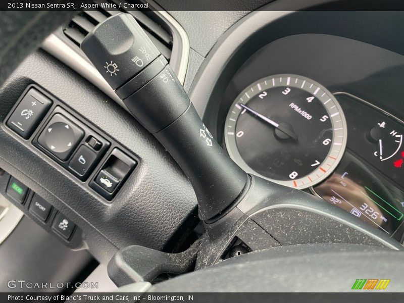 Aspen White / Charcoal 2013 Nissan Sentra SR