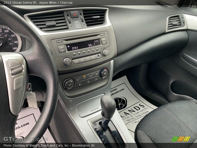 Aspen White / Charcoal 2013 Nissan Sentra SR