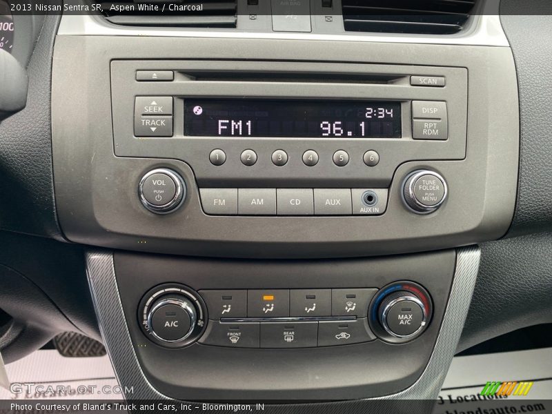 Aspen White / Charcoal 2013 Nissan Sentra SR
