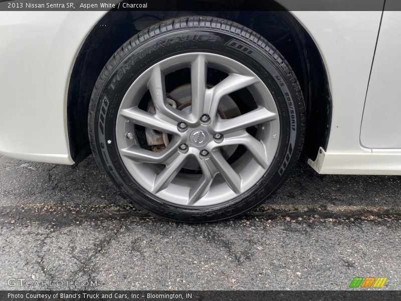 Aspen White / Charcoal 2013 Nissan Sentra SR