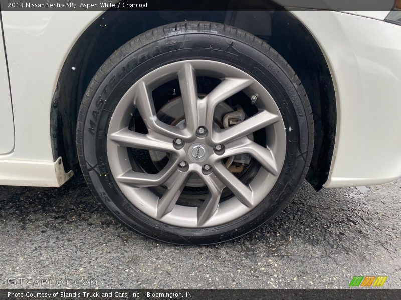 Aspen White / Charcoal 2013 Nissan Sentra SR