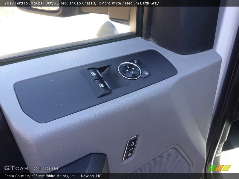 Oxford White / Medium Earth Gray 2017 Ford F550 Super Duty XL Regular Cab Chassis