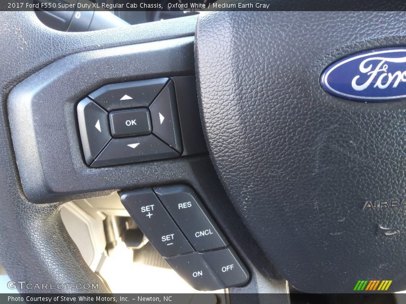 Oxford White / Medium Earth Gray 2017 Ford F550 Super Duty XL Regular Cab Chassis