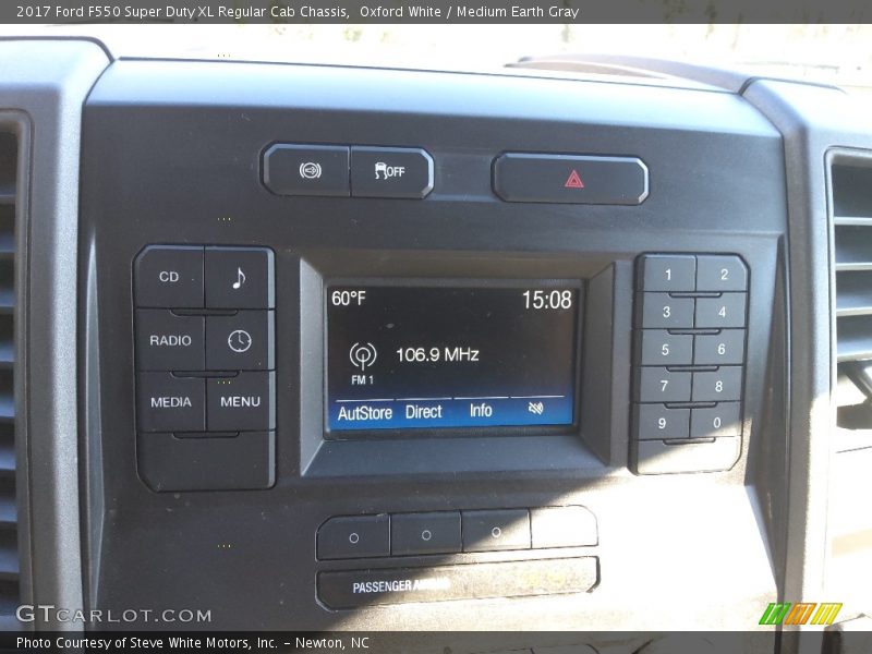Oxford White / Medium Earth Gray 2017 Ford F550 Super Duty XL Regular Cab Chassis