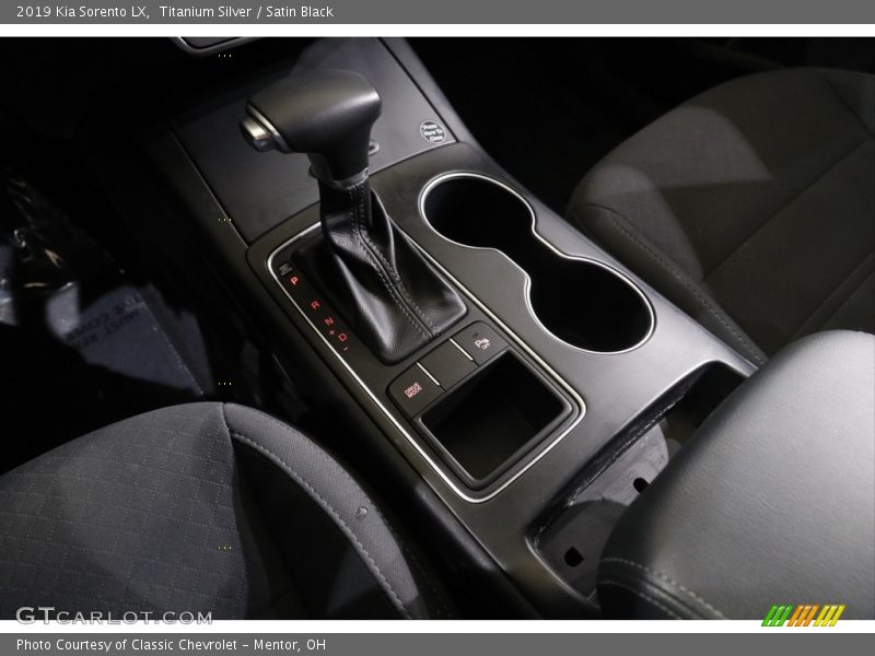 Titanium Silver / Satin Black 2019 Kia Sorento LX