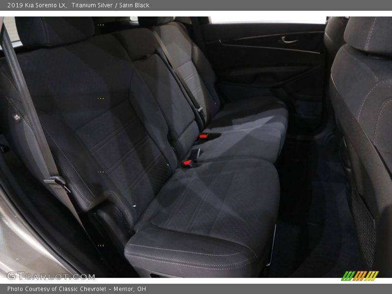 Titanium Silver / Satin Black 2019 Kia Sorento LX