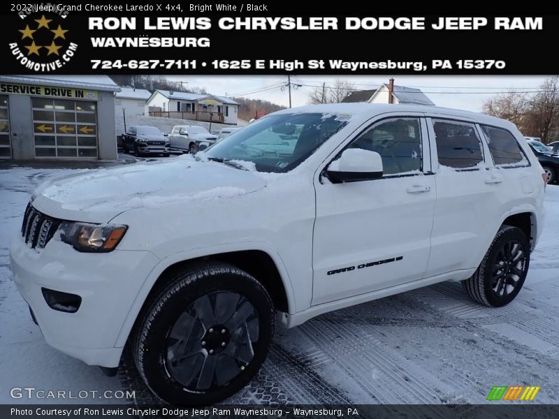 Bright White / Black 2022 Jeep Grand Cherokee Laredo X 4x4