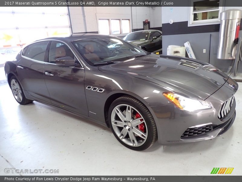 Front 3/4 View of 2017 Quattroporte S GrandLusso Q4 AWD