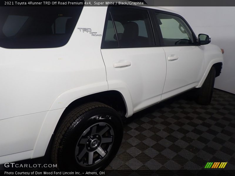 Super White / Black/Graphite 2021 Toyota 4Runner TRD Off Road Premium 4x4