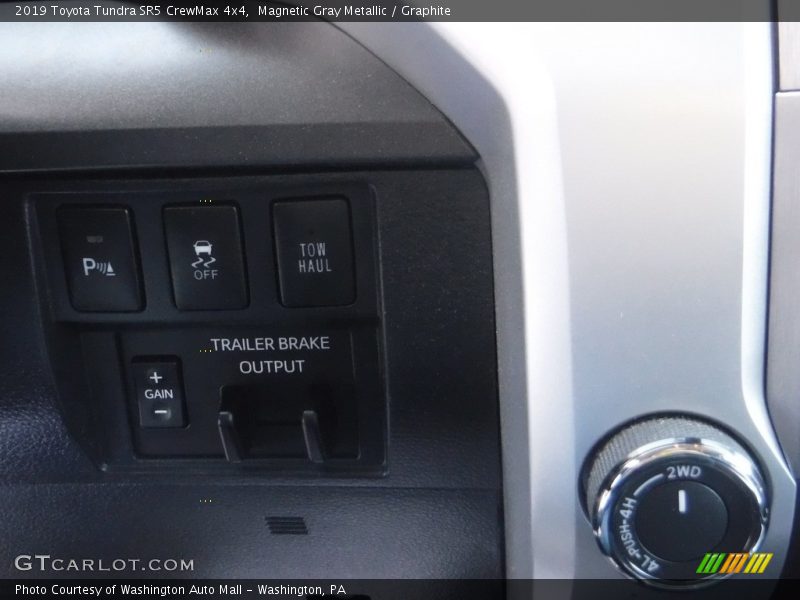 Magnetic Gray Metallic / Graphite 2019 Toyota Tundra SR5 CrewMax 4x4