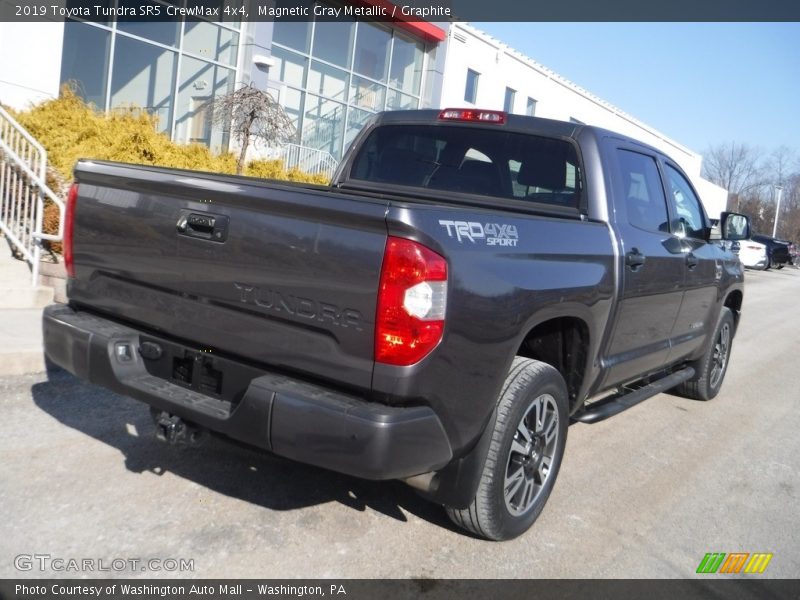 Magnetic Gray Metallic / Graphite 2019 Toyota Tundra SR5 CrewMax 4x4