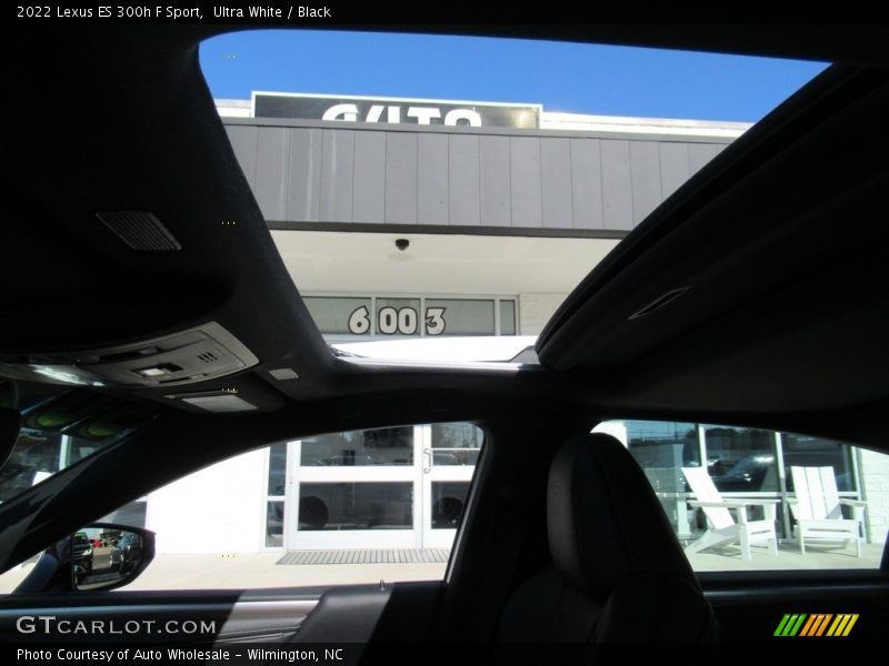 Ultra White / Black 2022 Lexus ES 300h F Sport
