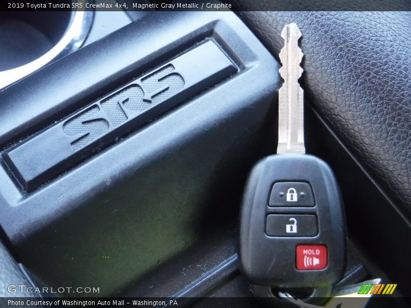 Magnetic Gray Metallic / Graphite 2019 Toyota Tundra SR5 CrewMax 4x4