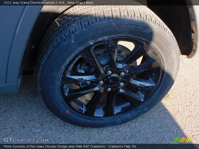 Sting-Gray / Black 2022 Jeep Grand Cherokee Laredo X 4x4