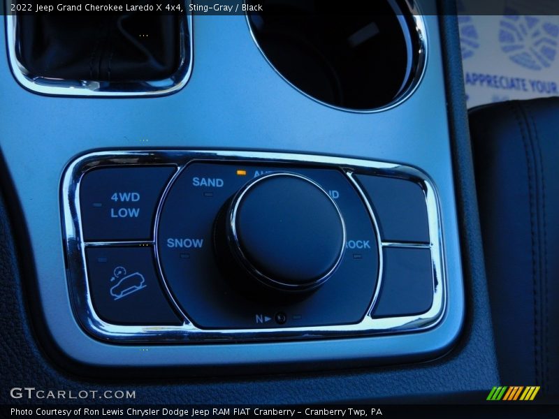 Sting-Gray / Black 2022 Jeep Grand Cherokee Laredo X 4x4